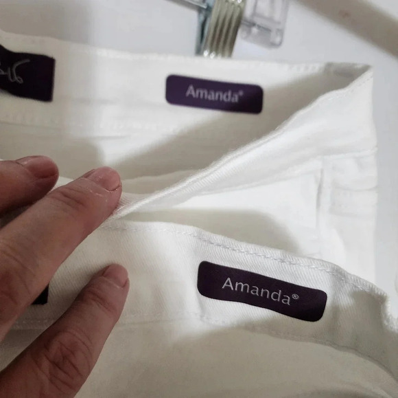 2 Gloria Vanderbilt Women's 12 Amanda Jeans Lot White Slimming Stretch - Nice! - Picture 7 of 11